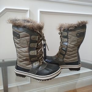 New with tag Sorel Tofino II winter snow boots sage women's 5